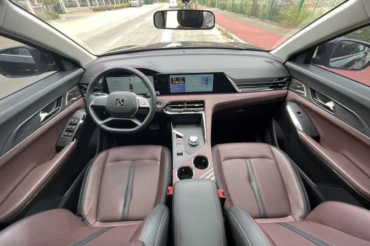 Used SOL X8 PLUS 2023 1.5 TGDI DCT Luxury Edition 7-Seater