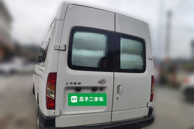 Used SAIC MAXUS Xintu V80 2019 2.5T Classic Model AMT Aoyuntong Long Wheelbase Mid-Roof 7-Seater
