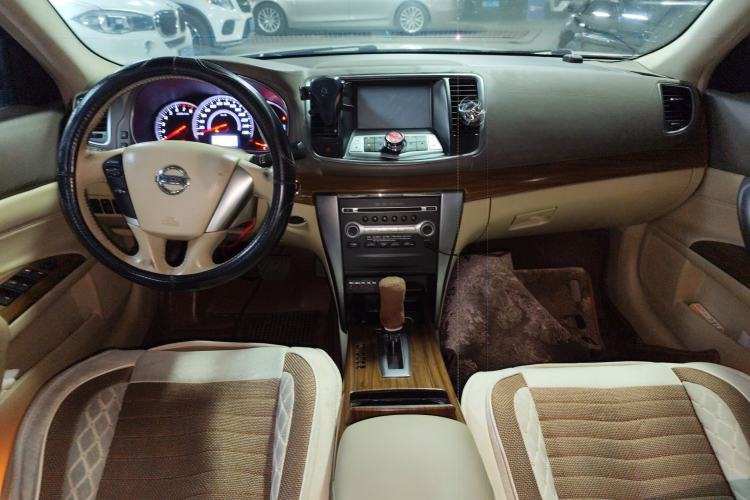 Used Nissan Teana 2011 2.0L XL Comfort Edition Center Console