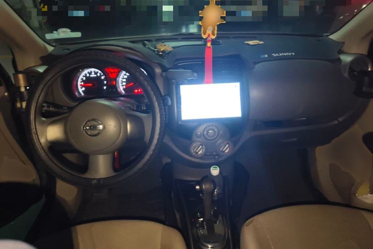 Used Nissan Sunny 2011 1.5XL CVT Luxury Edition Center Console