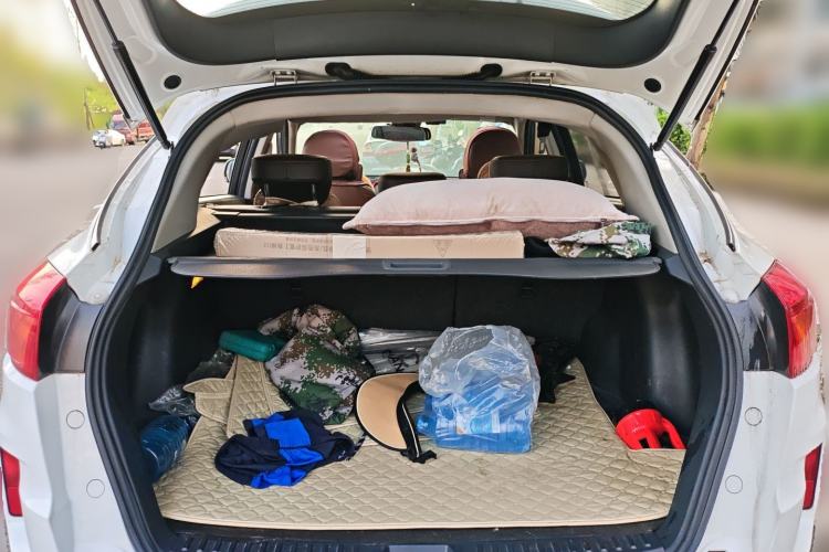 Used Bestune X80 2015 2.0L automatic luxury version Trunk