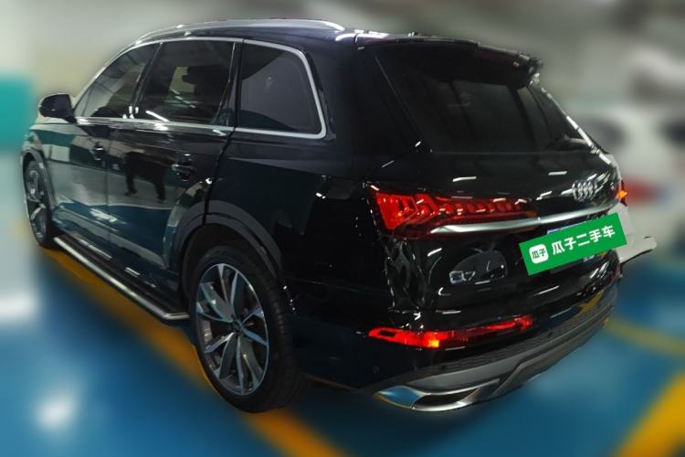 Used Audi Q7 2022 55 TFSI quattro S line Sport model
