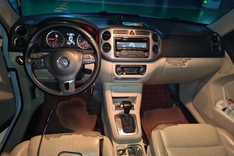 Used Volkswagen Tiguan 2010 1.8TSI Automatic All-Wheel-Drive Elite Edition Center Console