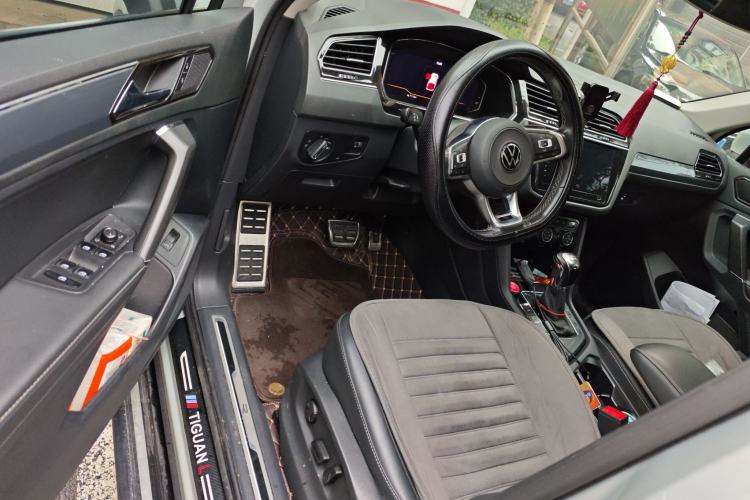 Used Volkswagen Tiguan L 2020 330TSI Automatic Two-Wheel Drive R-Line Flagship Version China VI Standard
