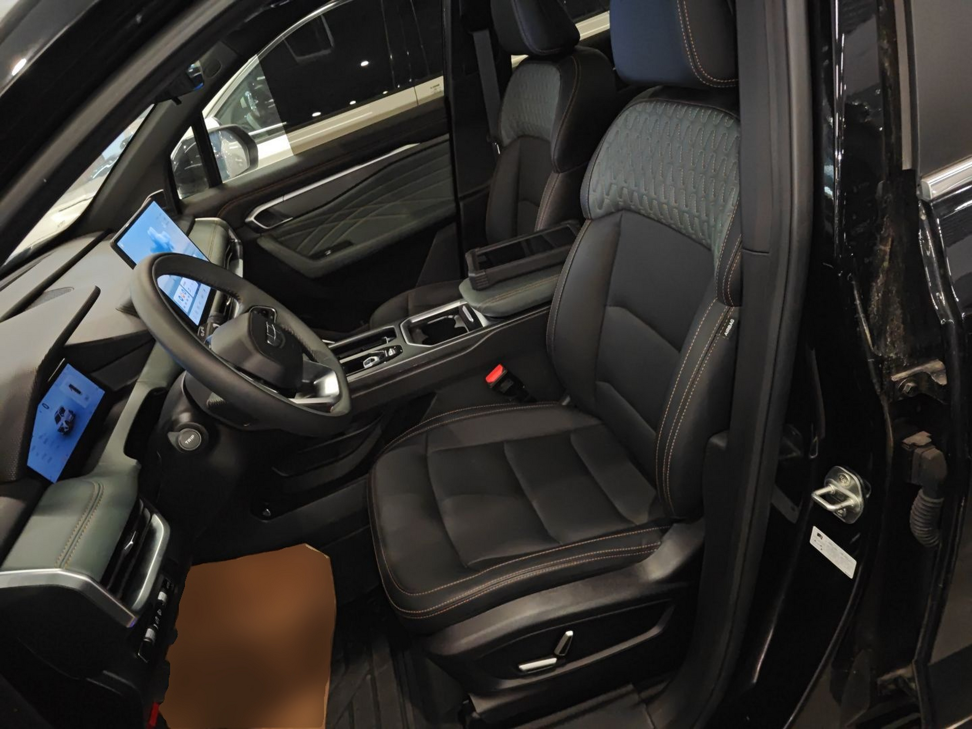 المقاعد الأمامية داخل السيارة