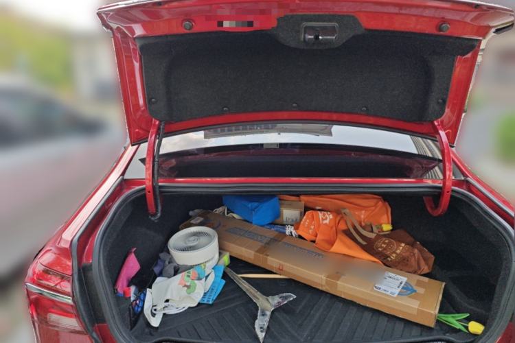 Used Roewe i6 New Energy 2017 45T Hybrid Connective Smart Luxury Edition Trunk