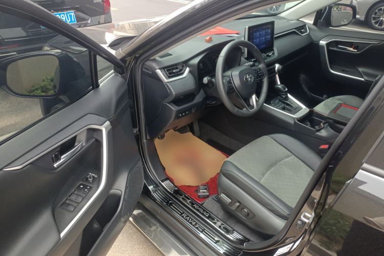 Used Toyota RAV4 2022 2.0L CVT 4x4 Style Plus Edition Driver Seat