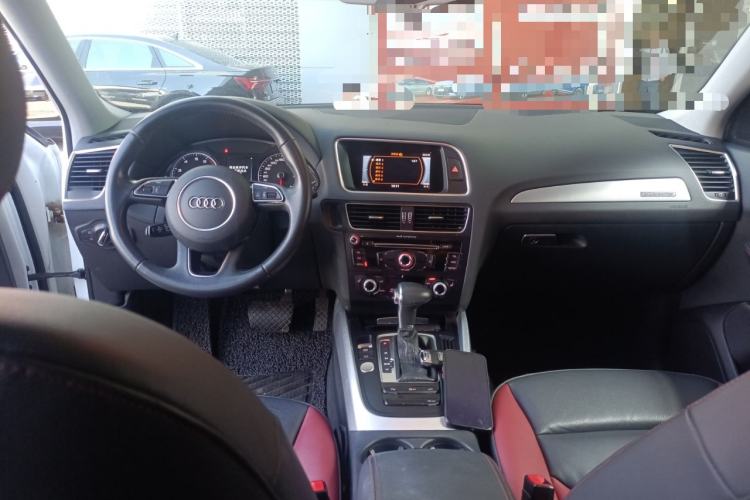 Used Audi Q5 2017 Plus 40 TFSI Technology Model Center Console