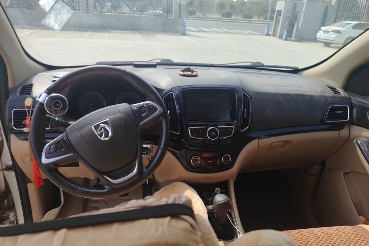 Used Baojun 730 2014 1.5L Manual Luxury Navigation ESP Version 7 Seats