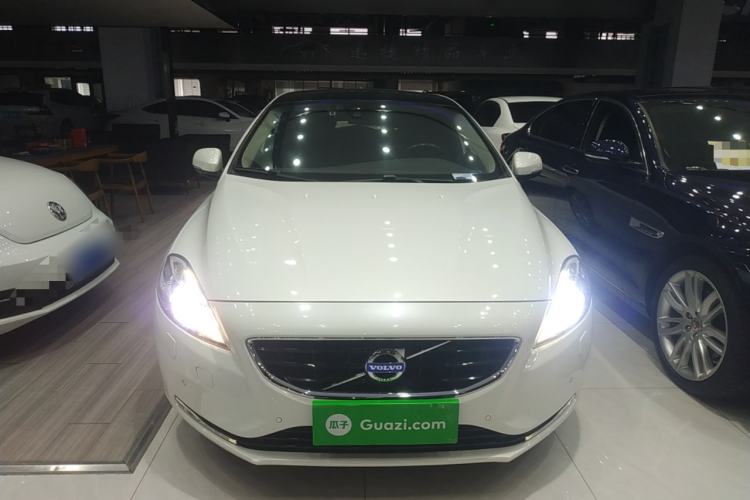 Used Volvo V40 2015 1.6T Zhiya Edition

