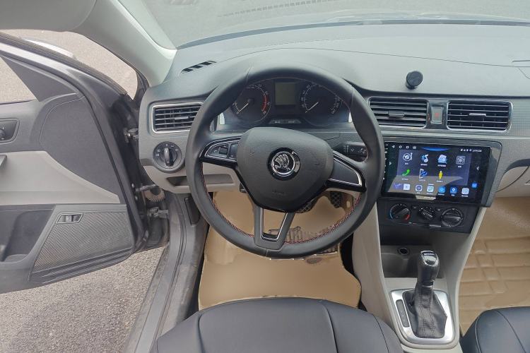 Used Skoda Rapid 2015 1.6L Automatic Smart Selection Model