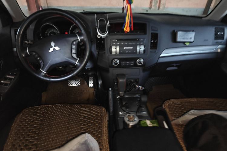 Used Mitsubishi Pajero 2012 3.8L Flagship Edition Interior 2