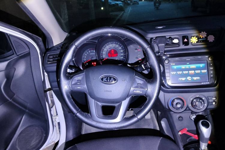 Used Kia K2 2012 Sedan 1.6L Automatic Transmission Premium Commemorative Edition Steering Wheel