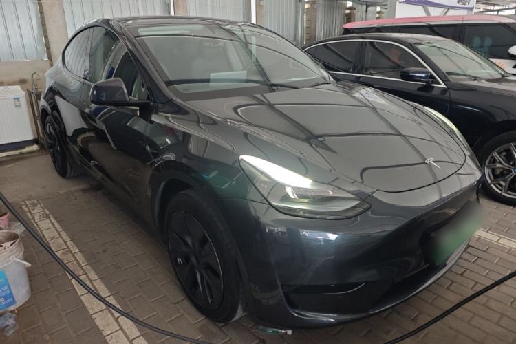 Used Tesla Model Y 2024 Rear-Wheel-Drive Version Front Right 45 Deg