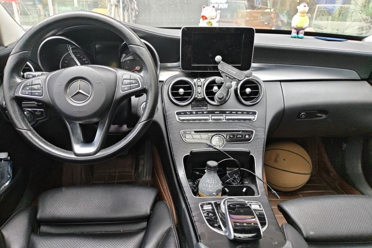 Used Mercedes-Benz C-Class 2017 Facelift C 200 L Sport Edition Center Console