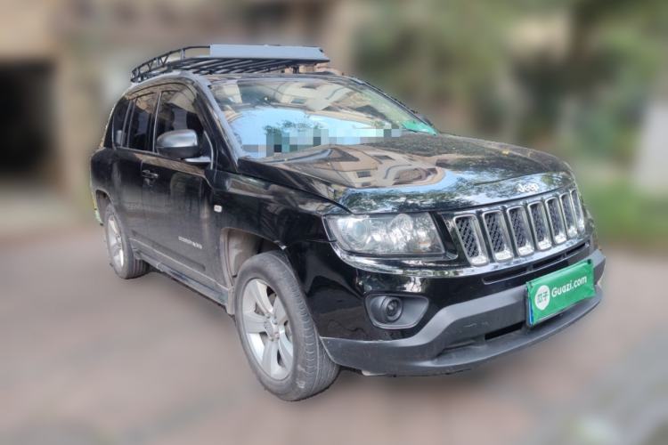 Used Jeep Compass 2014 2.0L two-wheel drive sport version Front Right 45 Deg