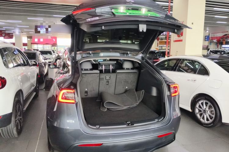 Used Tesla Model Y 2021 Standard Range Rear-Wheel Drive Version Trunk