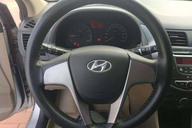 Used Hyundai Verna (older generation) 2014 1.4L Manual Smart GLS Trim
