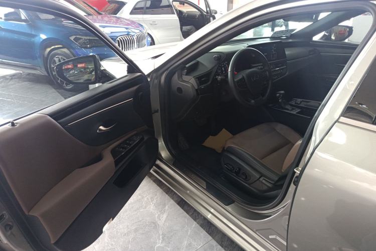 Used Lexus ES 2021 200 Excellence Edition
