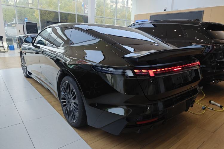 Used Lynk & Co 10 EM-P 2025 Model 240 All-Wheel Drive Ultra—Sport Edition Exterior 2