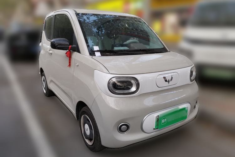 Used Wuling Hongguang MINIEV 2024 3rd Generation 215km Youth Edition Front Right 45 Deg