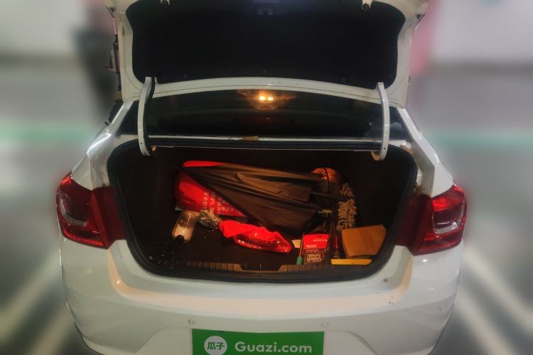 Used Chevrolet Cruze 2015 1.5L Classic SE MT Trunk