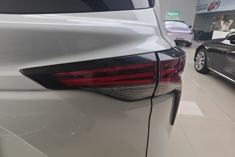 Used Toyota SIENNA 2023 2.5L Hybrid Deluxe Edition Right Rear Taillight