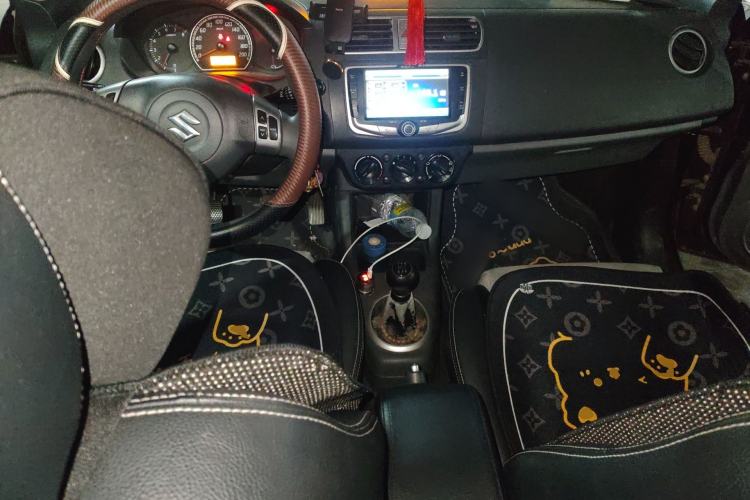 Used Suzuki Swift 2011 1.5L Manual Sport Audiovisual Edition Center Console