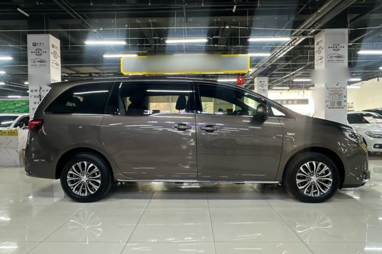 Used Buick GL8 2023 Land Executive Class Comfort Model