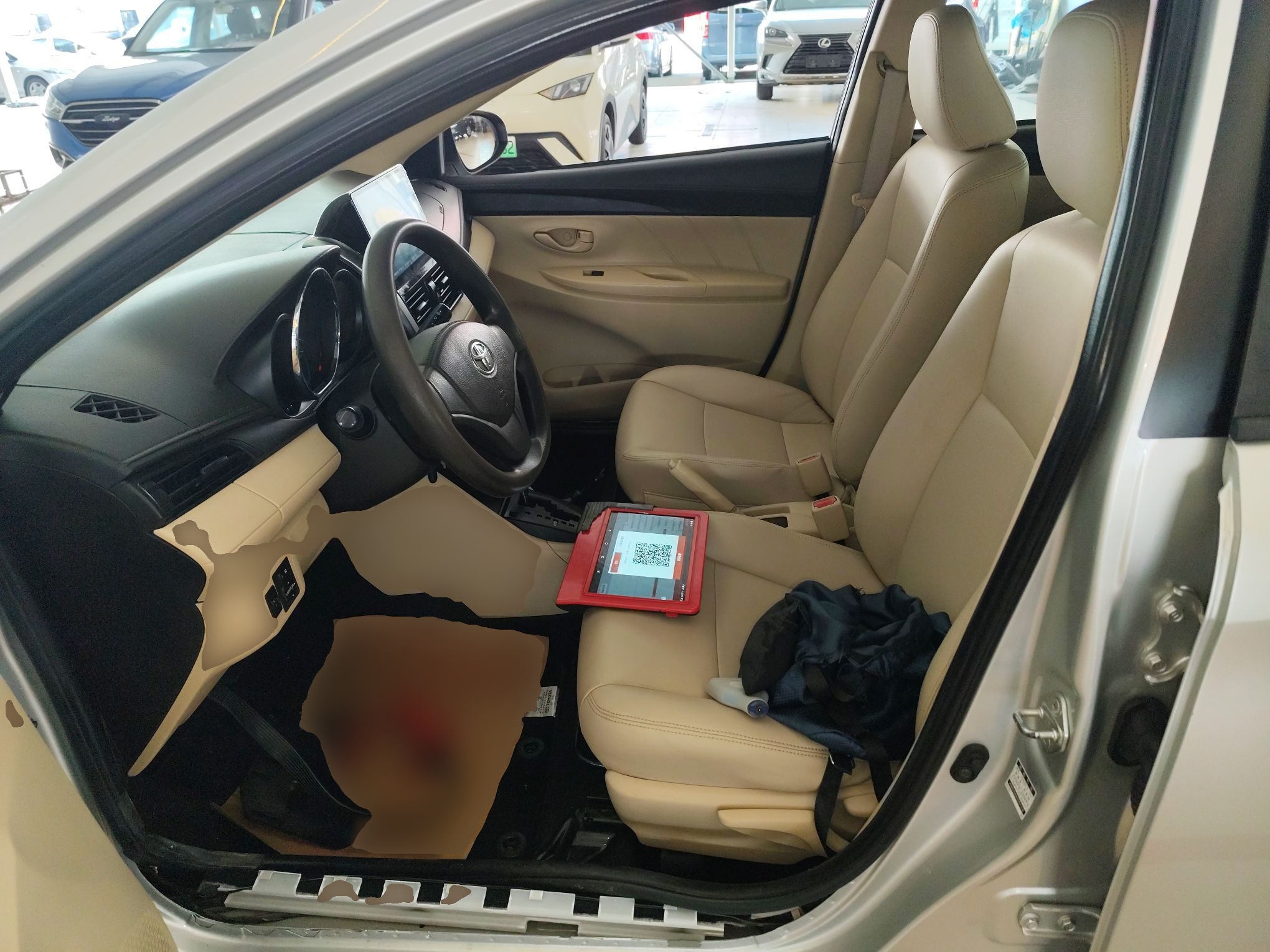 المقاعد الأمامية داخل السيارة