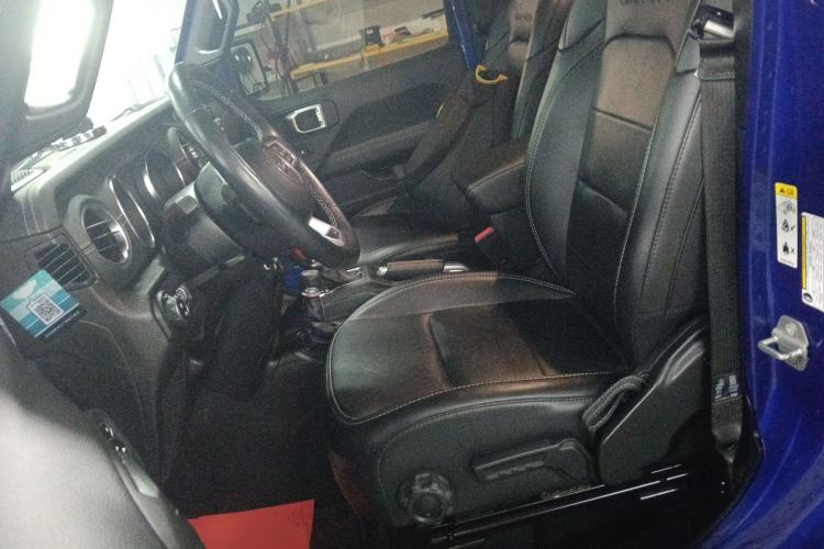 Used Jeep Wrangler 2019 2.0T Sahara Four-Door Version China VI Emission Standard
