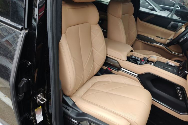 Used Formula Leopard 8 2025 Smart & Bold Luxury Version 7 Seats