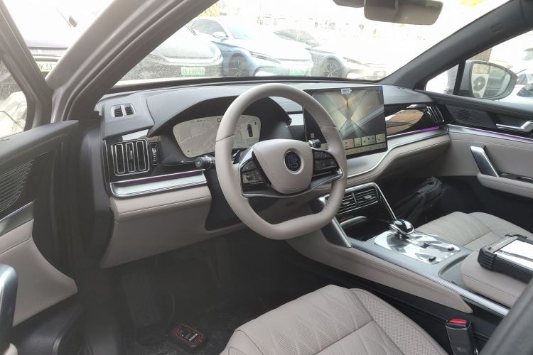 Used BYD Tang New Energy 2025 Intelligent Driving Version DM-i 115KM Prestige Edition Center Console