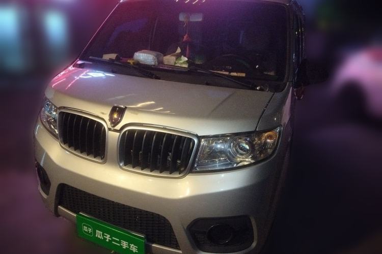 Used Jinbei Hiace X30 2023 1.5L Super-Comfortable Passenger Van 5/6/7-Seater Non-Air-Conditioned Version Model SWC15M