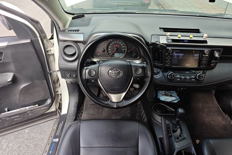 Used Toyota RAV4 2019 2.0L CVT Two-Wheel Drive Luxury Version China VI Standard