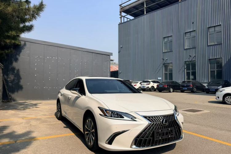 Used Lexus ES 2023 200 Excellence Edition
