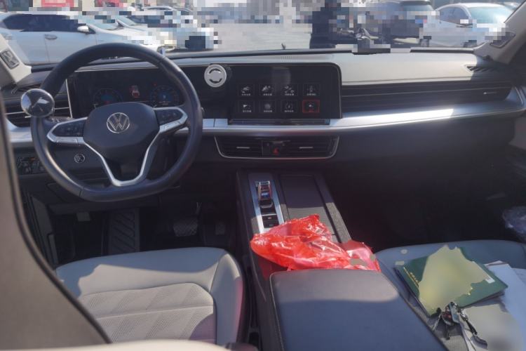 Used Volkswagen Tavendor 2023 330TSI Luxury Touring Edition