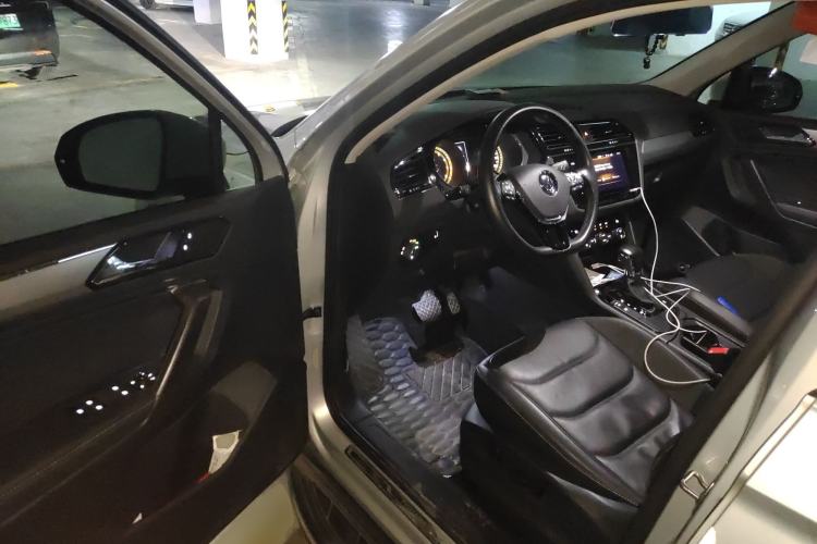 Used Volkswagen Tiguan L 2019 Updated Version 330TSI Automatic Two-Wheel Drive Panoramic Comfort Edition China VI Standard
