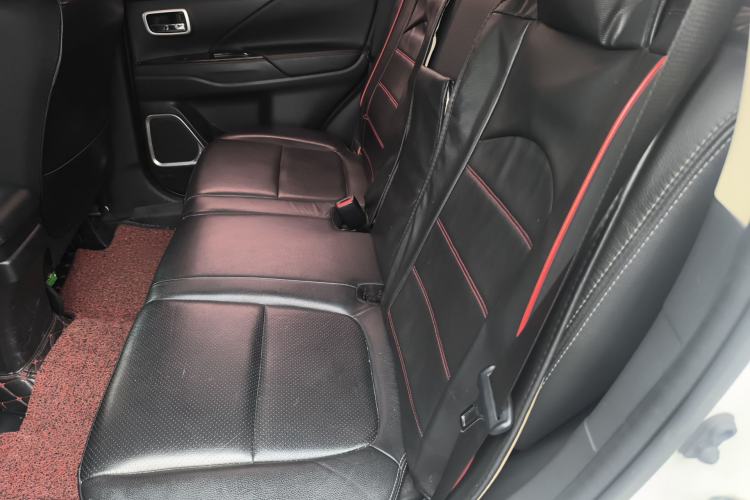 Used Mitsubishi Outlander 2018 2.4L 4x4 Elite Edition 5 Seats Left Rear Seat