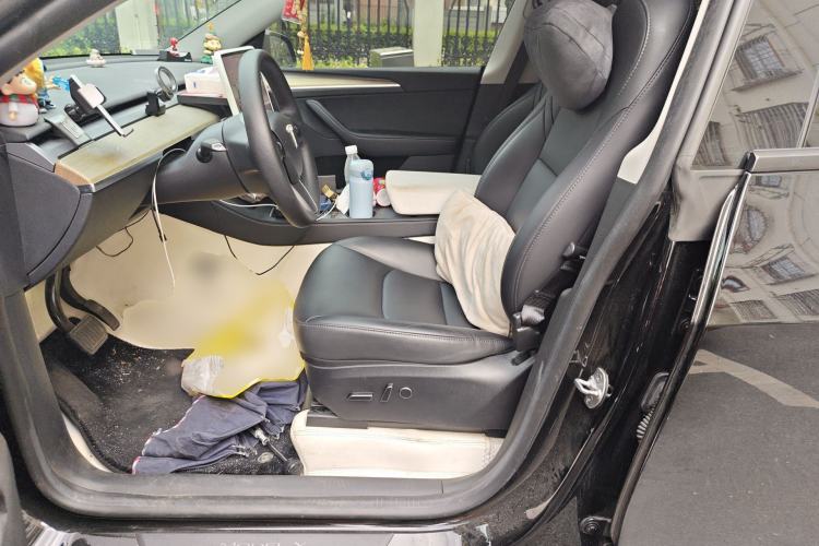 Used Tesla Model Y 2023 Long-Range All-Wheel-Drive Version Left Front Seat