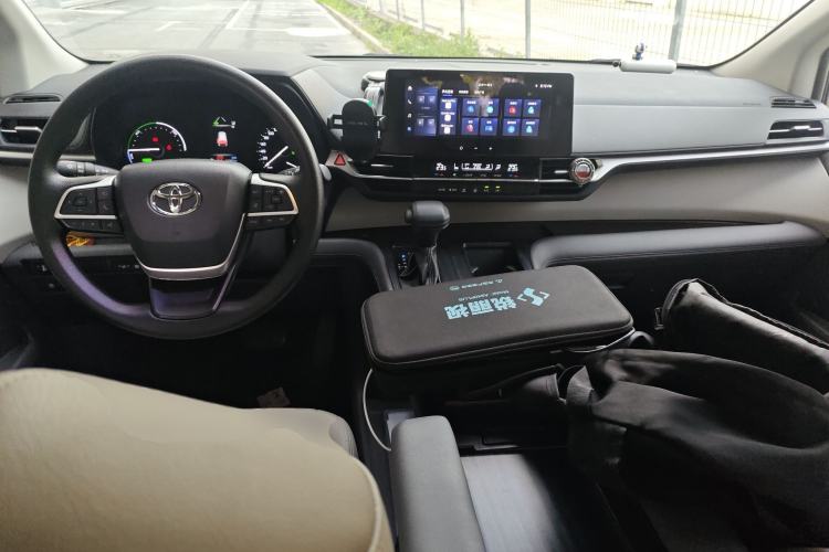 Used Toyota SIENNA 2024 2.5L Hybrid Comfort Edition Center Console