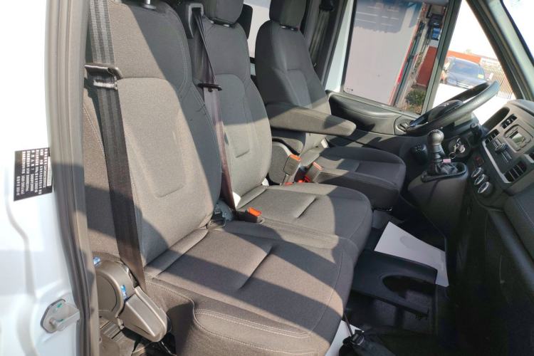 Used JMC Fushun 2025 2.0T 6MT Diesel Mid-Roof Mid-Height Commercial Multi-Purpose 7-Seater Passenger Vehicle