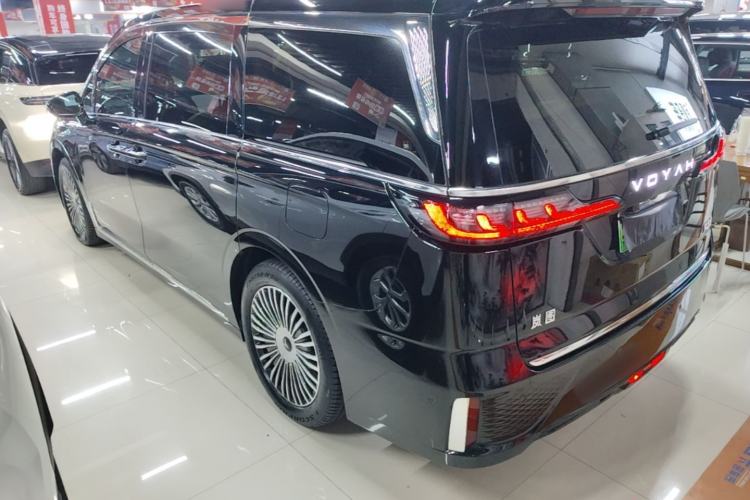 Used VOYAH Dream 2025 PHEV Four-Wheel Drive Excellence Kunpeng Edition Exterior 2