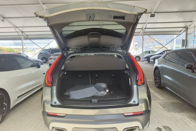 Used Cadillac XT4 2018 28T Two-Wheel-Drive Luxury Model
