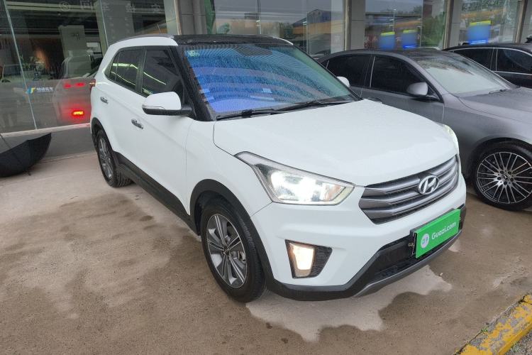 Used Hyundai ix25 2015 1.6L Automatic Two-Wheel Drive Smart GLS Trim Front Right 45 Deg