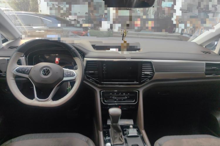 Used Volkswagen Viloran 2020 330TSI Business Edition Center Console