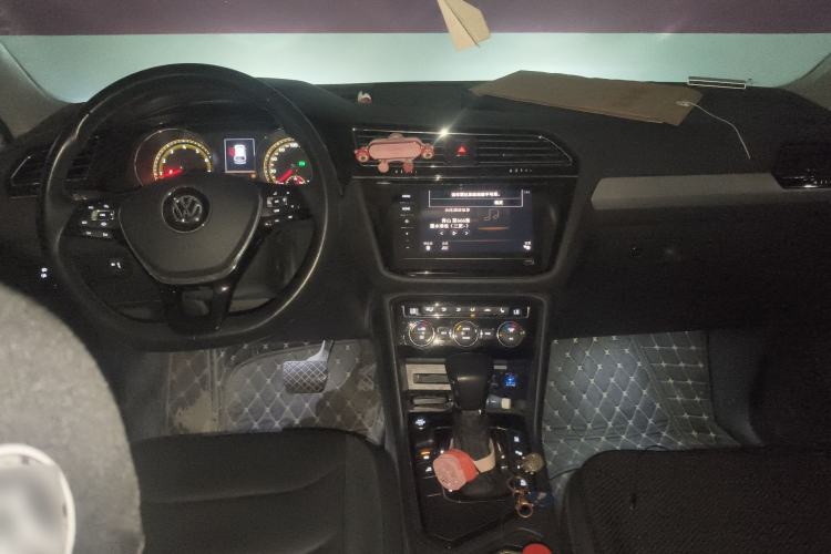 Used Volkswagen Tiguan L 2019 Revised 330TSI Automatic Two-Wheel Drive Smart & Luxury Edition China VI Standard Center Console