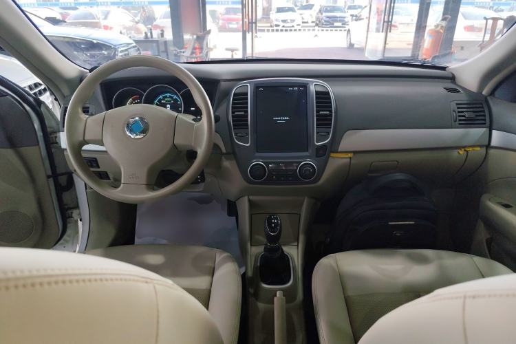 Used Dongfeng Junfeng E11K 2019 Standard Model Center Console