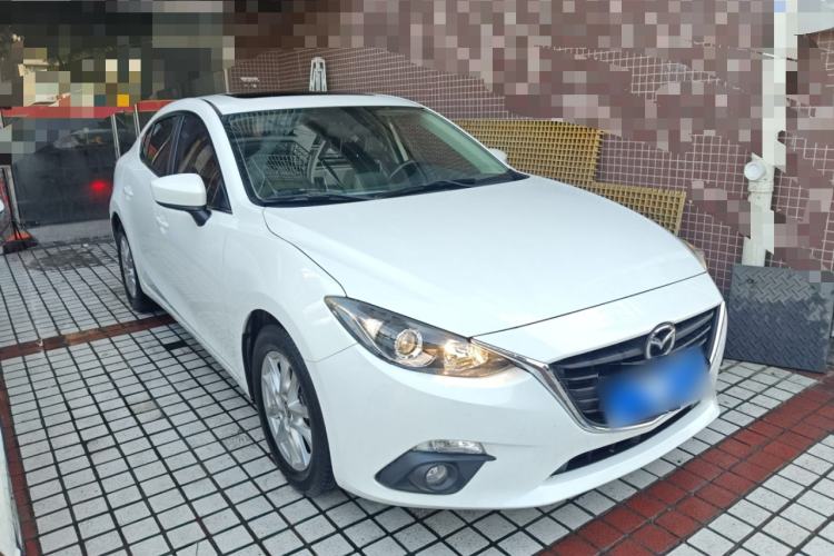 Used Mazda 3 Axela 2016 Sedan 1.5L Automatic Luxury Model
