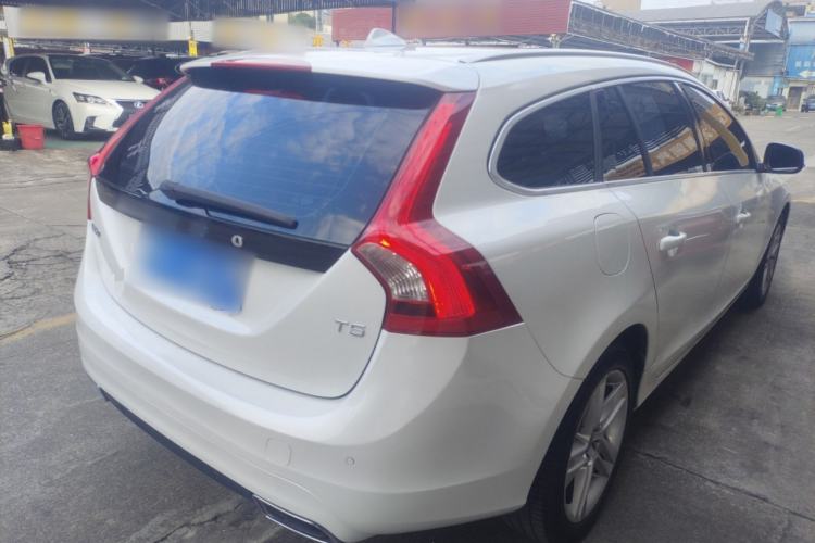 Used Volvo V60 2014 Restyled T5 Zhiya Edition
